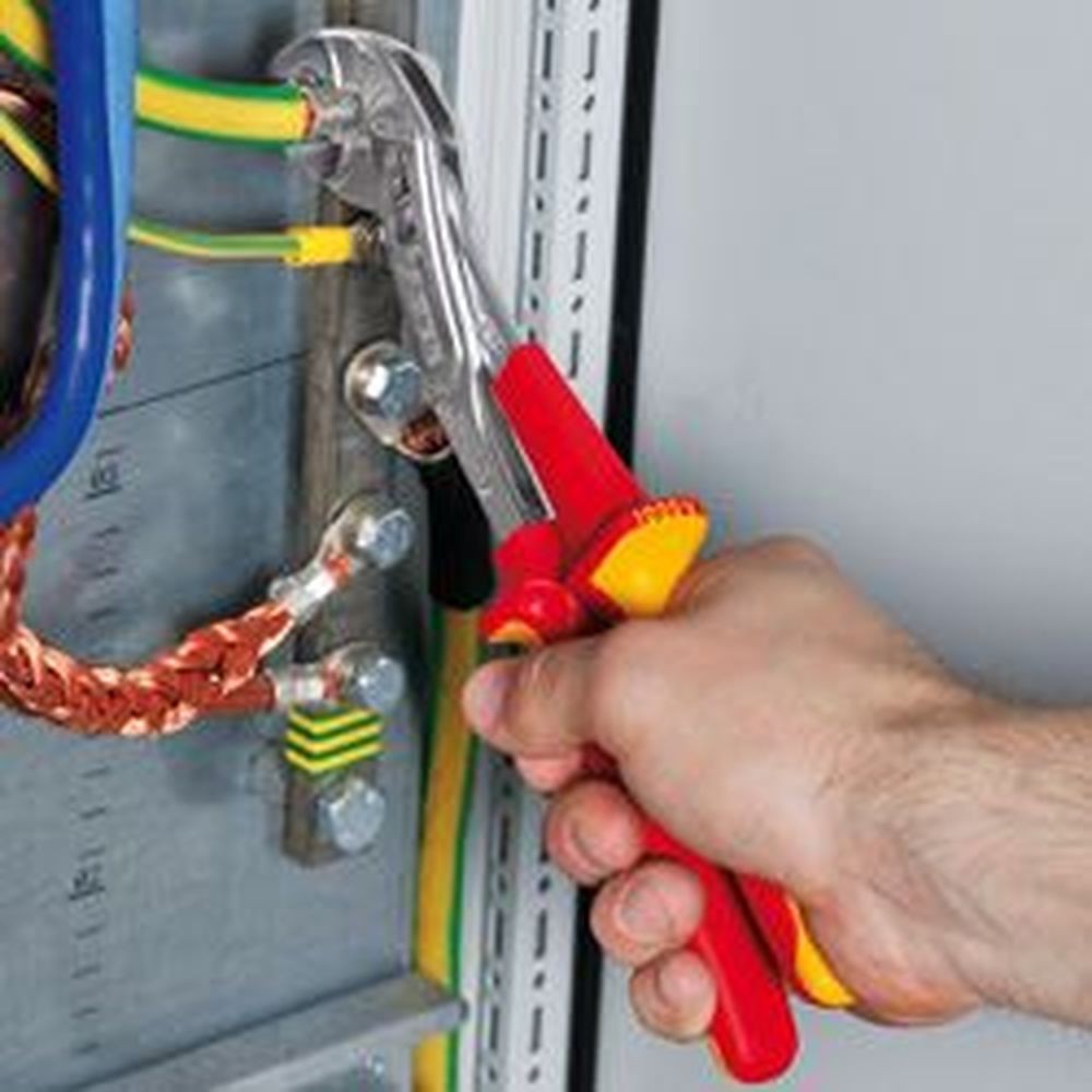 ALLIGATOR клещи переставные VDE, зев 50 мм, длина 250 мм, хром, 2-комп диэлектрические ручки