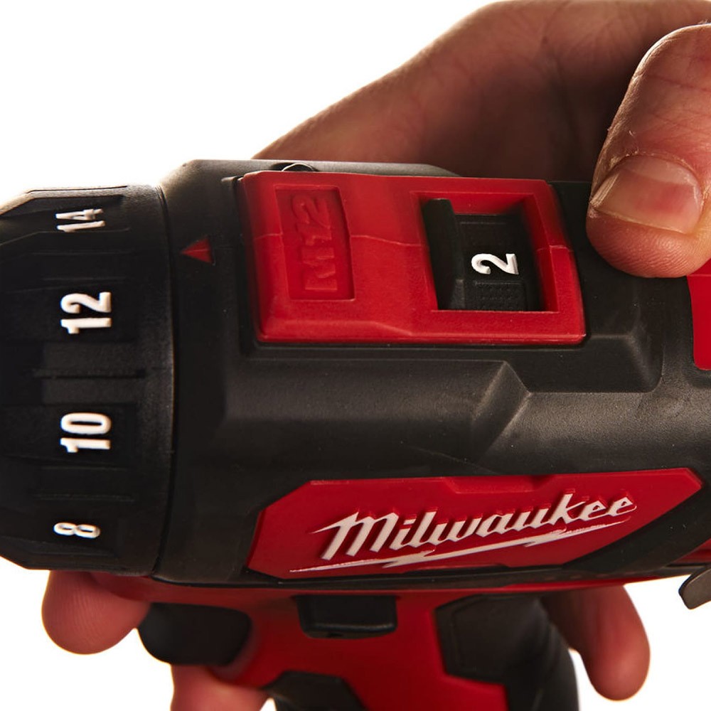 Аккумуляторная дрель-шуруповерт Milwaukee M12 BDD-0 (без акк, без з/у)