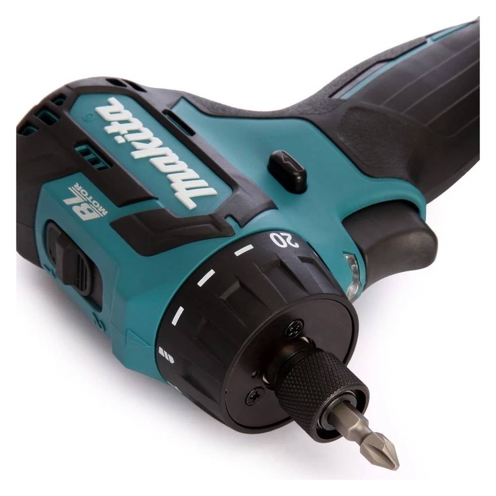 Аккумуляторная дрель-шуруповерт Makita DF032DWMX1